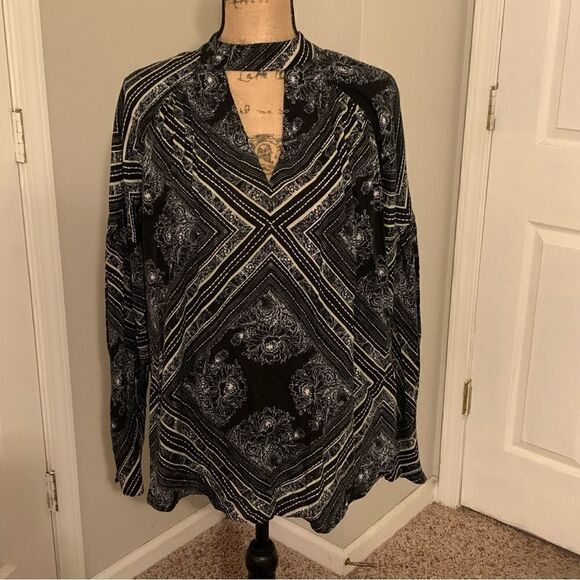 Free People Walking on a Dream Oversized Tunic w/ Cutout neck size XS - Picture 2 of 8